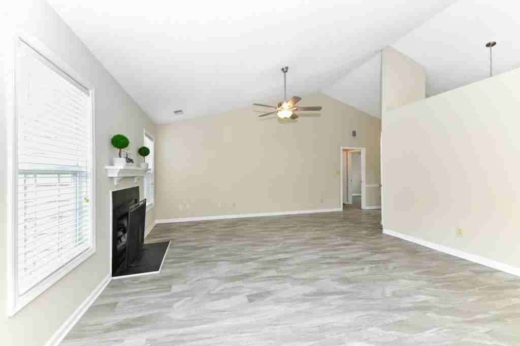 3907 Cloverwood Meadow Ln - Photo 7 of 34
