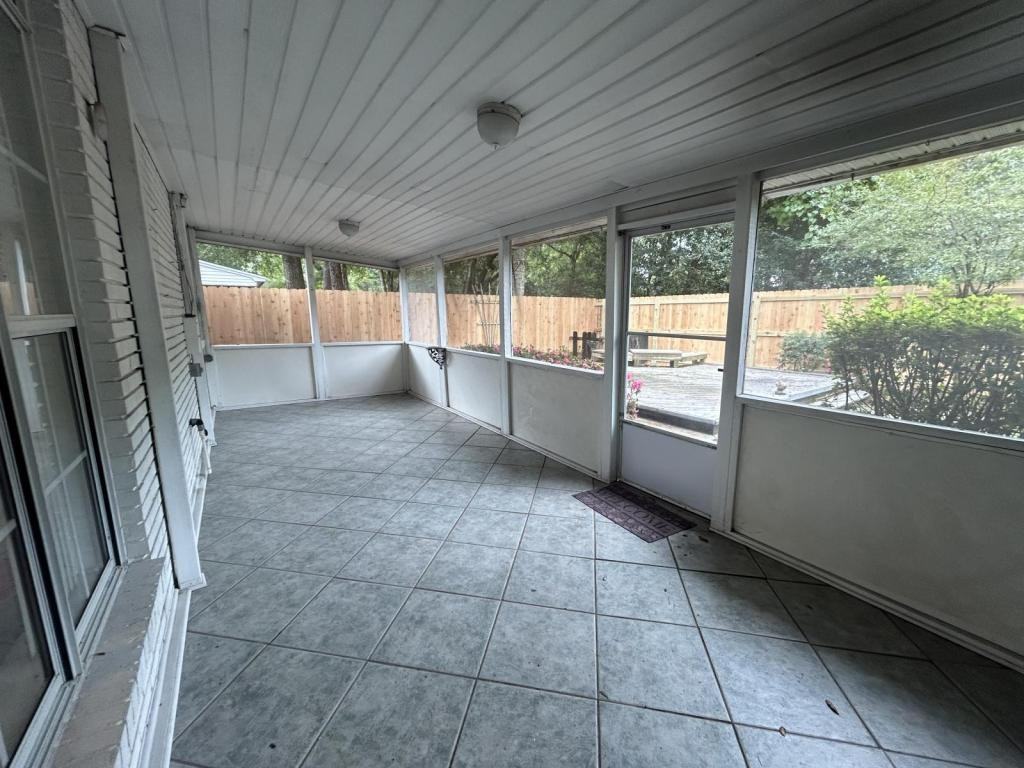 1592 Parkwood Ct W - Photo 6 of 28