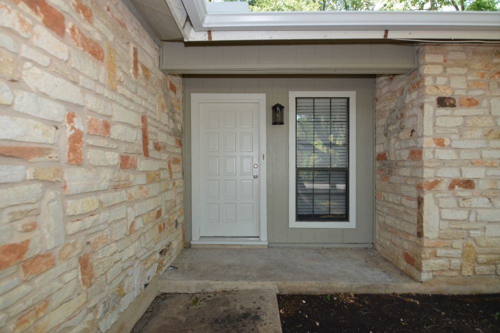 203 County Glen St - Photo 2 of 22