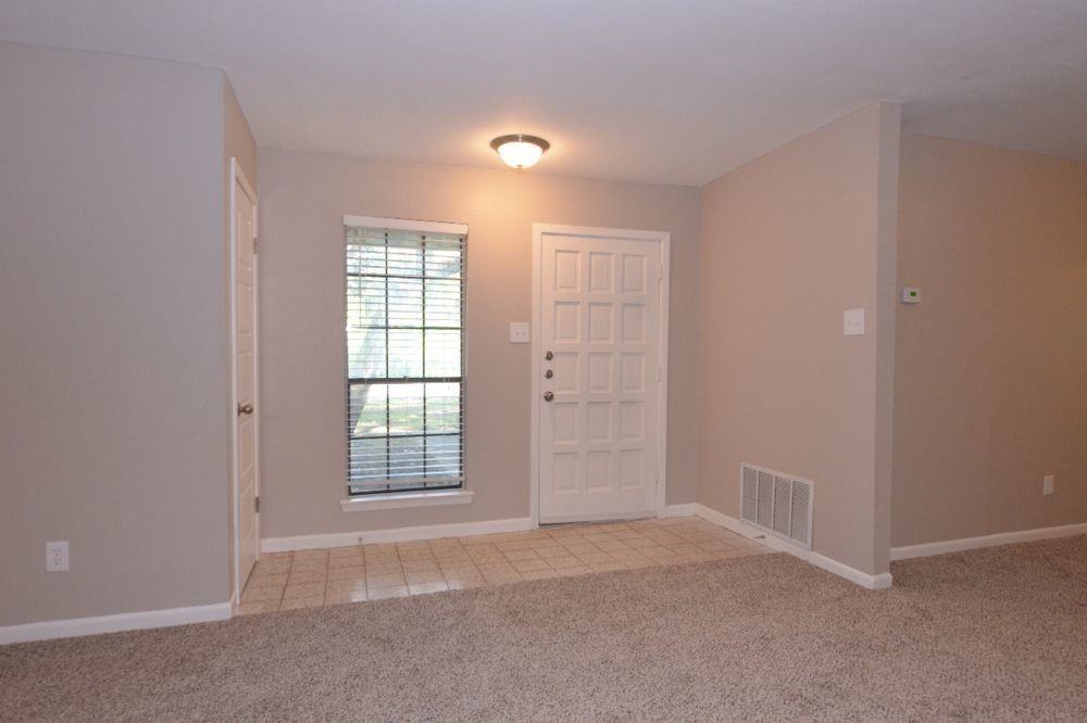 203 County Glen St - Photo 3 of 22
