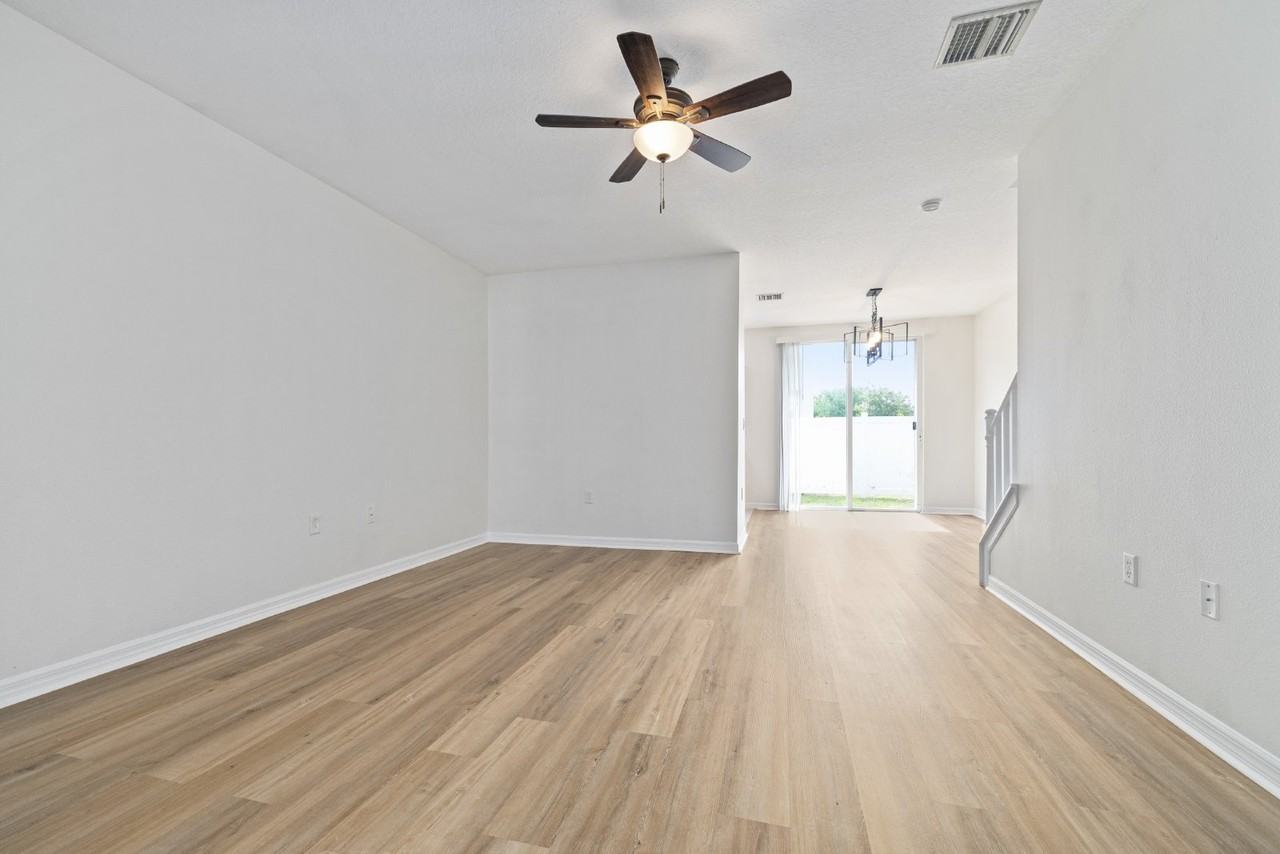 525 Glenn Cross Dr - Photo 2 of 21