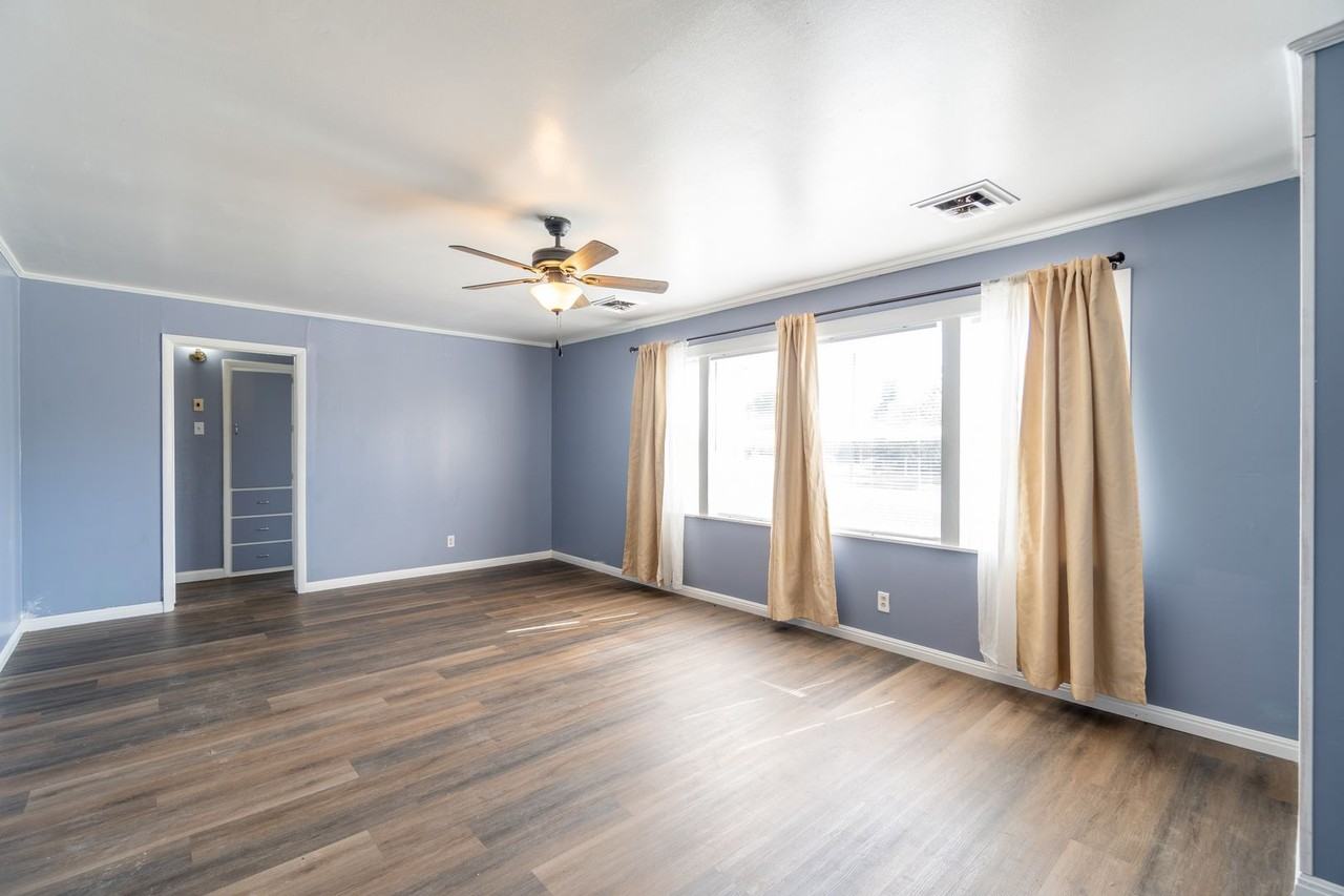 3909 Ridgeway Dr - Photo 3 of 15