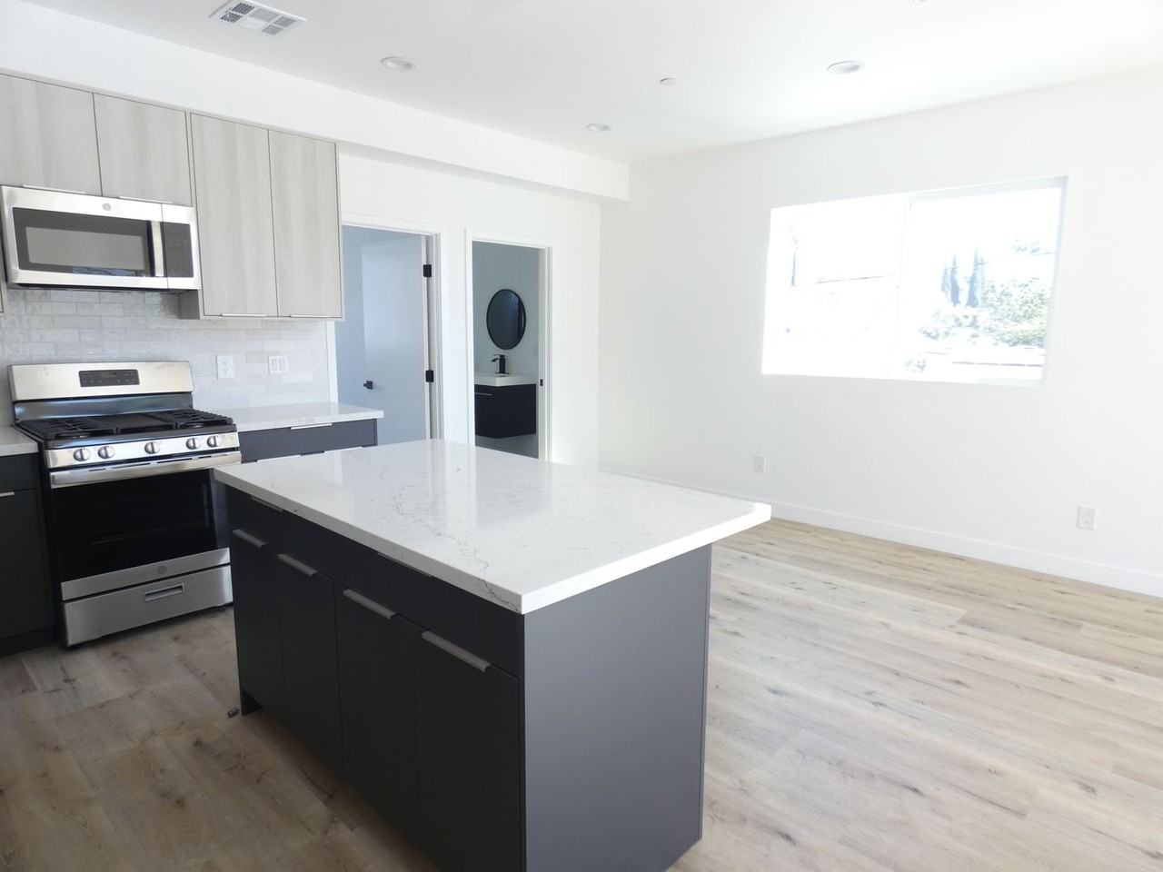 5522 Barton Avenue - Photo 7 of 27