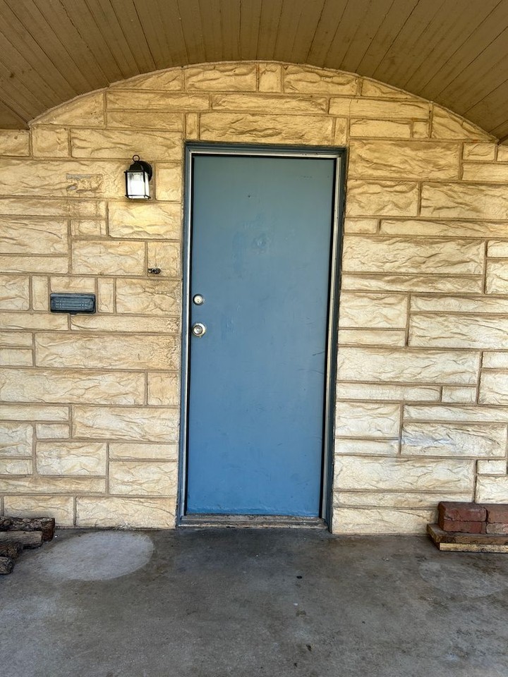 617 S Retta St - Photo 2 of 24