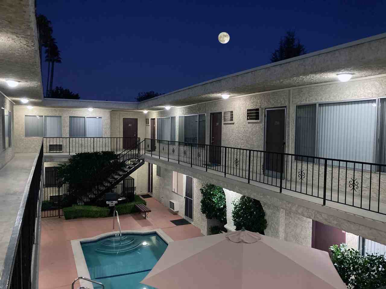 Burbank Terrace Apartments - Photo 3 of 5