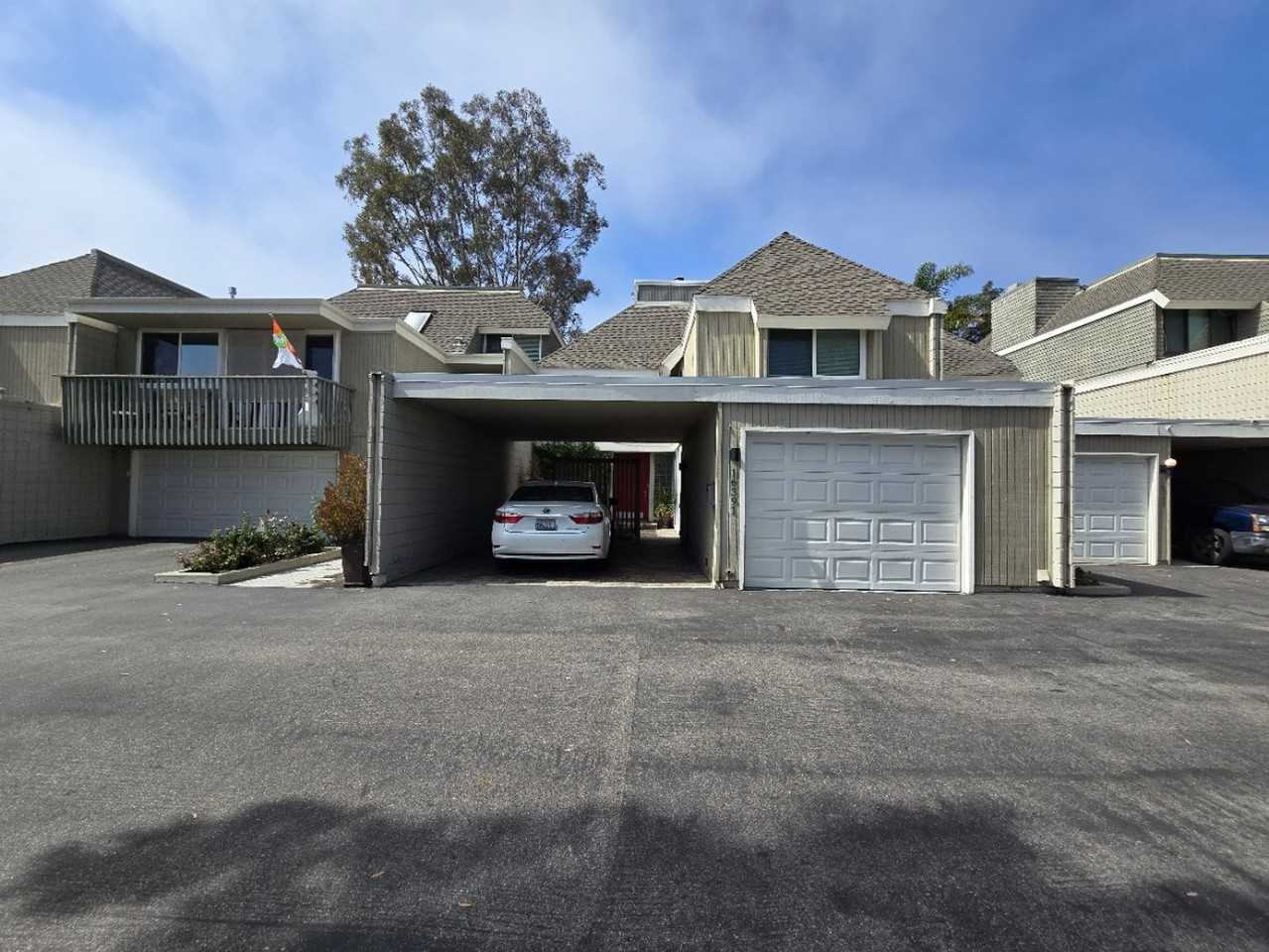 16391 Forest Hills Ln - Photo 2 of 9