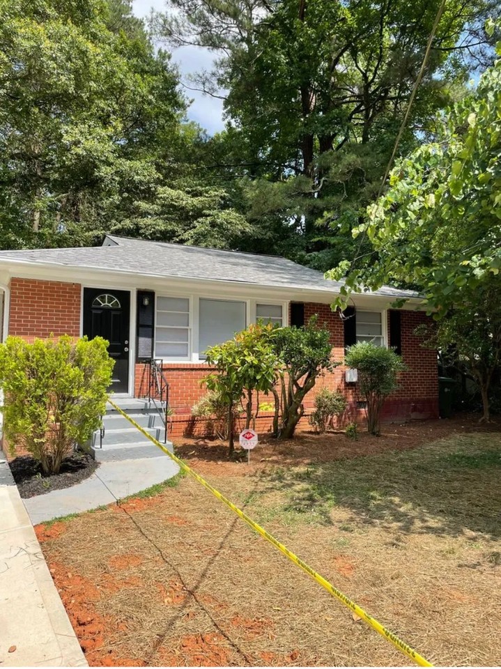 2556 Old Hapeville Rd Sw - Photo 2 of 14