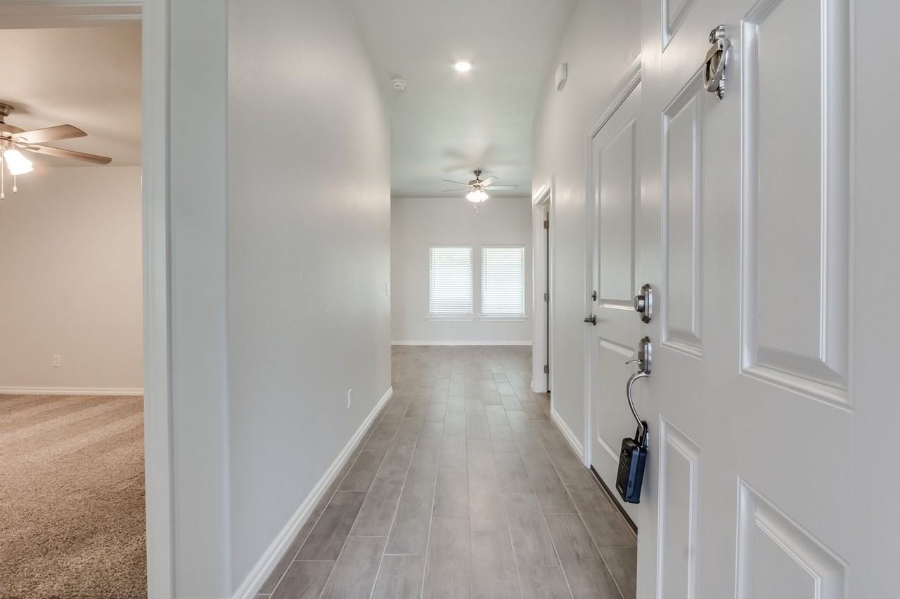 3903 Lleyton Dr - Photo 3 of 27