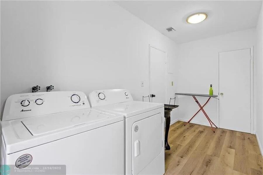 233 Neptune Ave - Photo 2 of 12