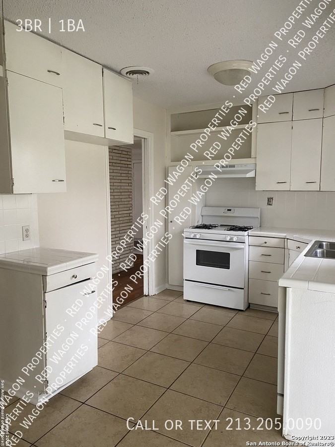 238 Artemis Dr - Photo 2 of 11