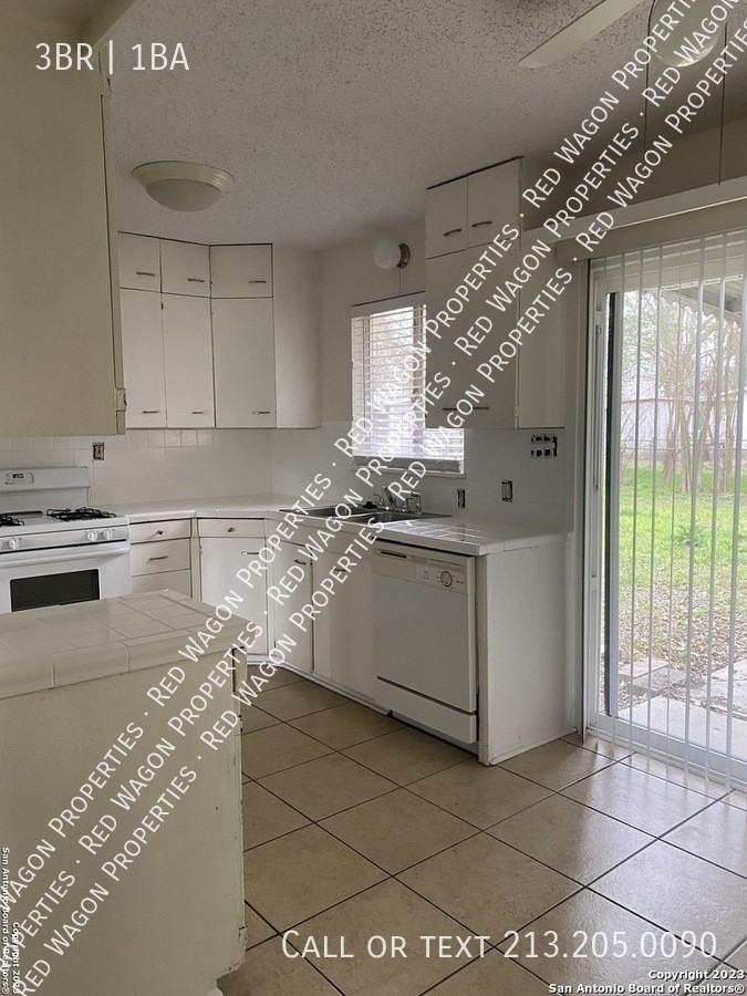 238 Artemis Dr - Photo 3 of 11