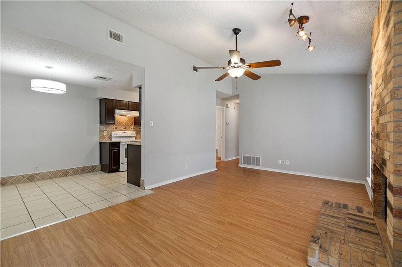 2107 Courtney St ##B - Photo 2 of 15