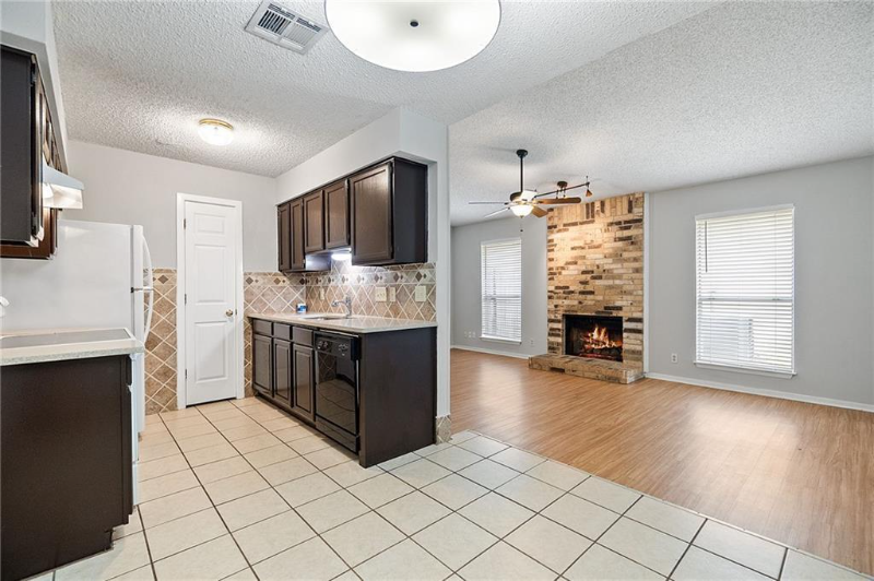 2107 Courtney St ##B - Photo 4 of 15