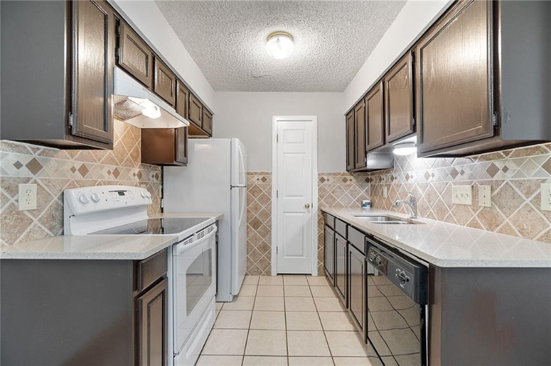 2107 Courtney St ##B - Photo 5 of 15