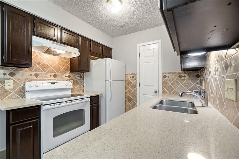 2107 Courtney St ##B - Photo 7 of 15