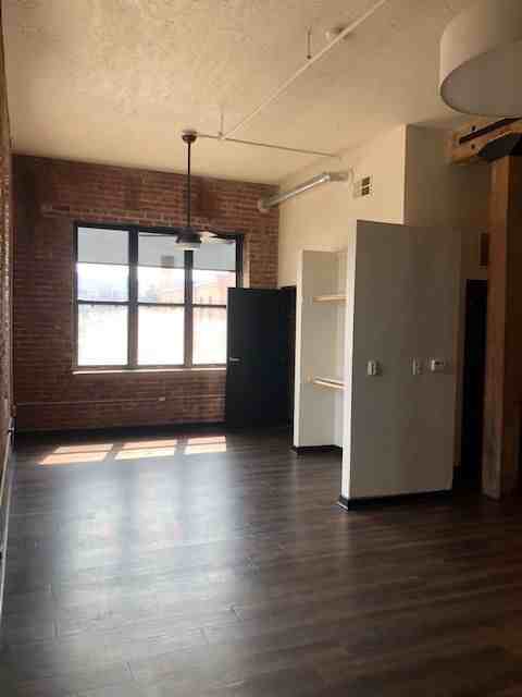 425 Washington St - Photo 4 of 46