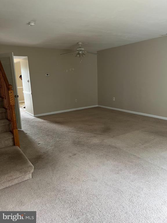 182 Yorktown Blvd - Photo 3 of 8