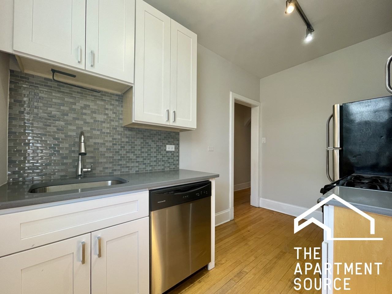 N Rockwell St #A2 - Photo 4 of 16