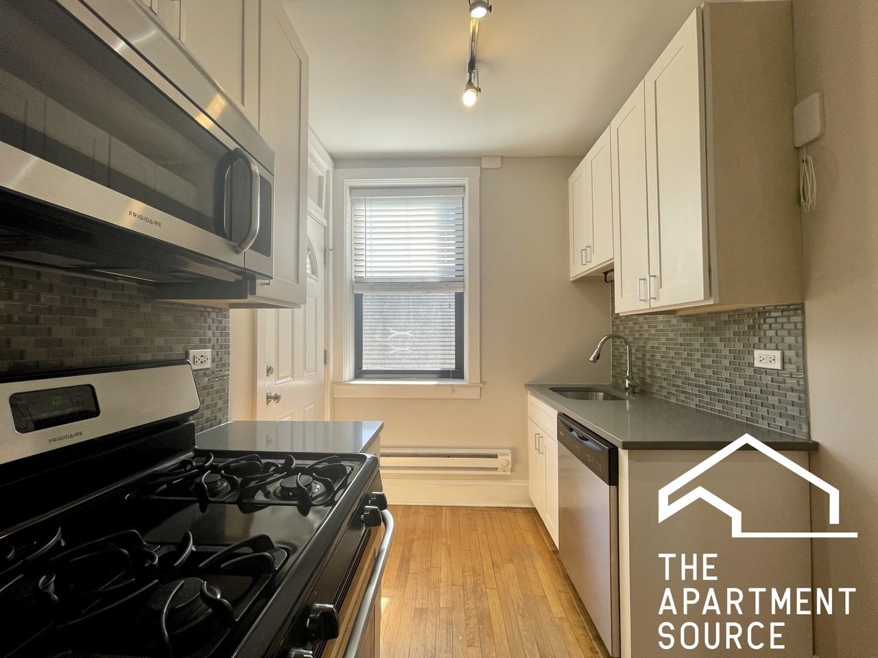 N Rockwell St #B2 - Photo 2 of 16