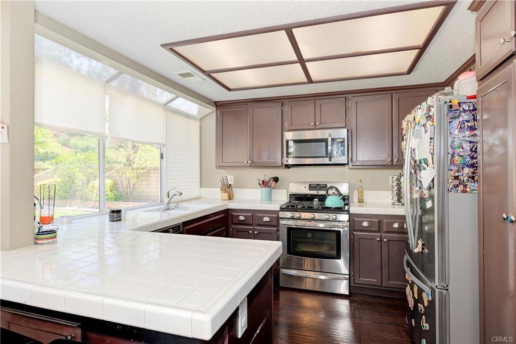 21082 Shadow Rock Ln - Photo 3 of 8