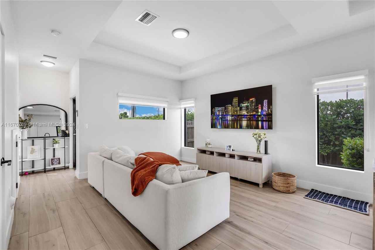 8755 Sw 34th St #2 - Photo 3 of 8