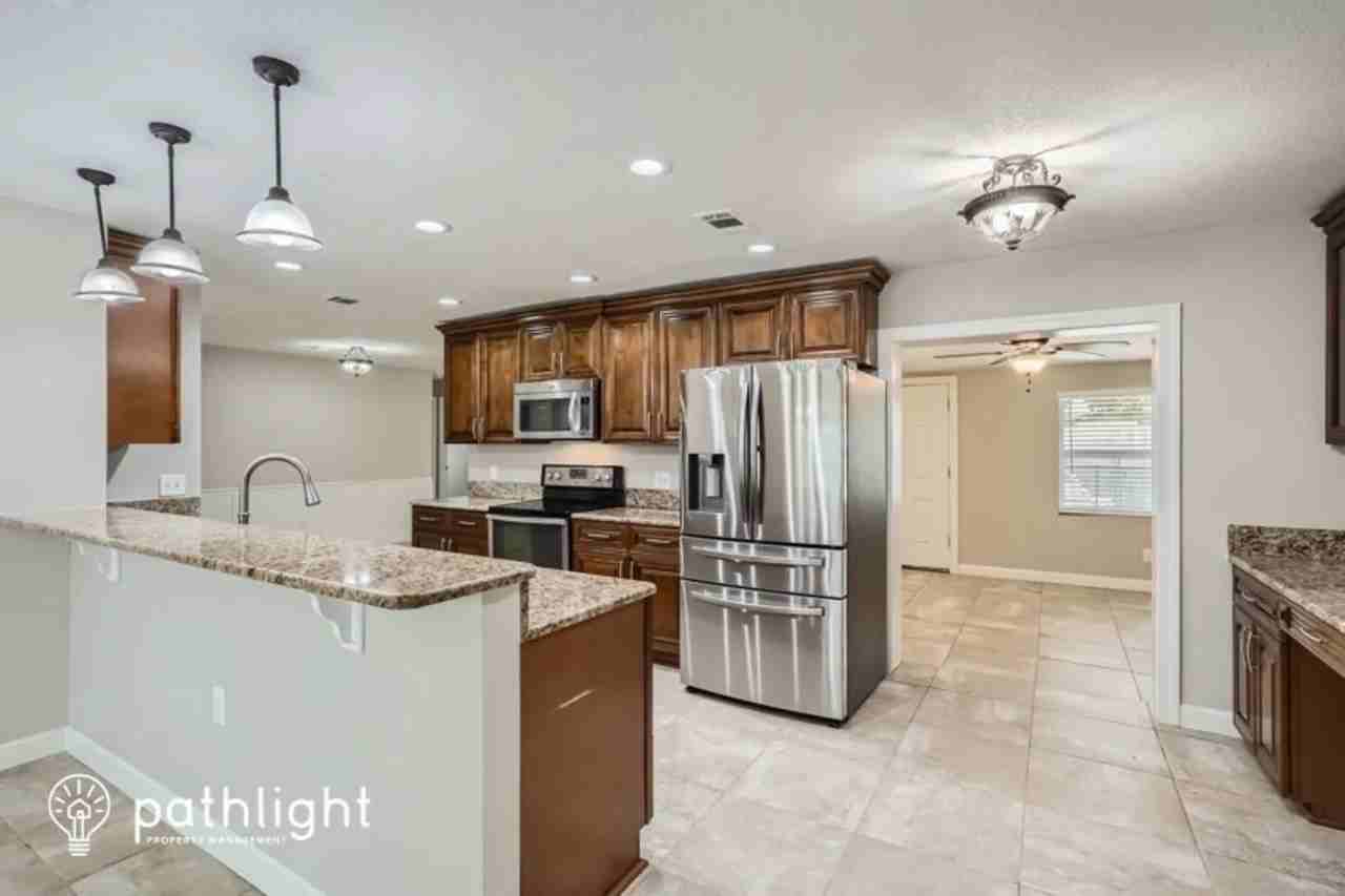 846 Westport Dr - Photo 3 of 19