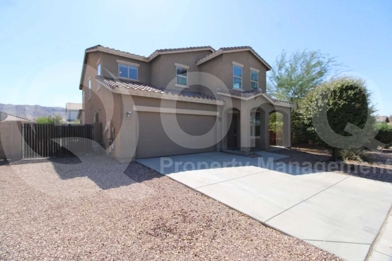 2315 W Desert Ln - Photo 2 of 32