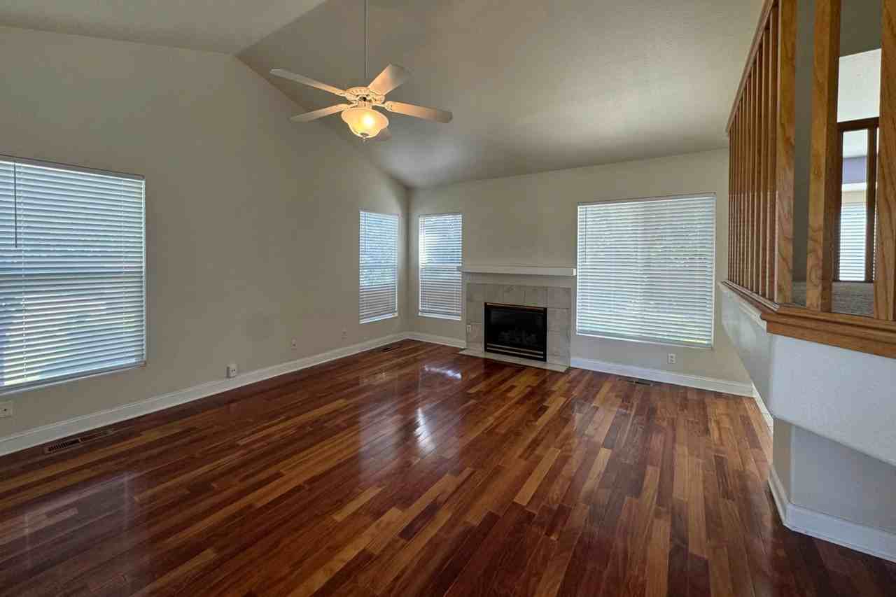 7655 Los Lagos Ave - Photo 2 of 10