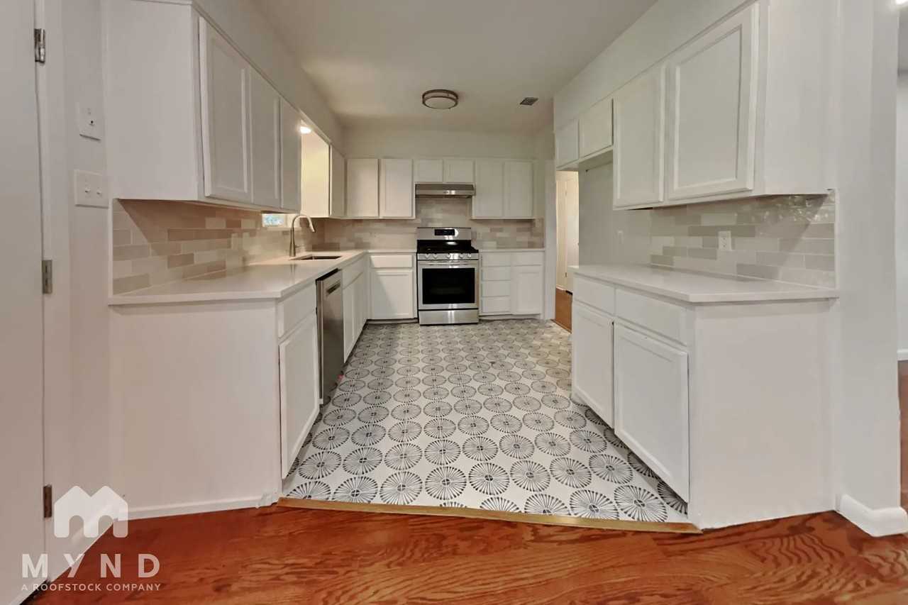 802 Long Bow Ln - Photo 3 of 25