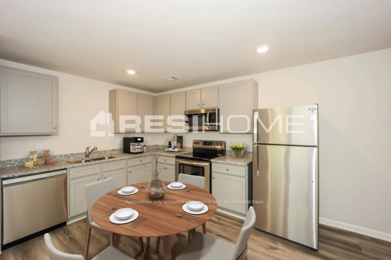 435 Fairview Oak Pl - Photo 2 of 20