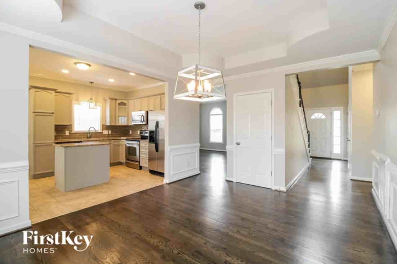 4831 Diane Ct - Photo 3 of 15