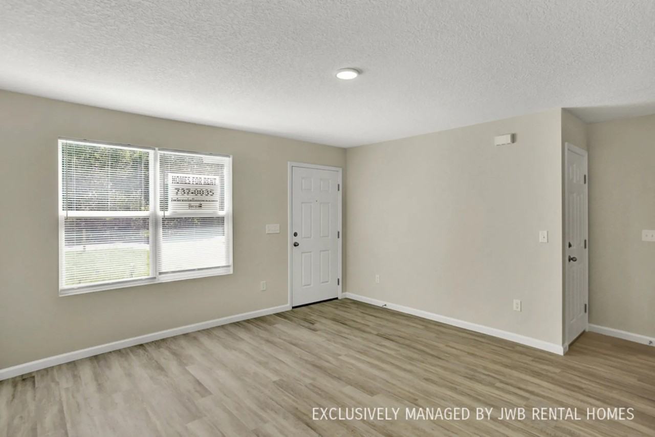 8107 Oklahoma St - Photo 3 of 18