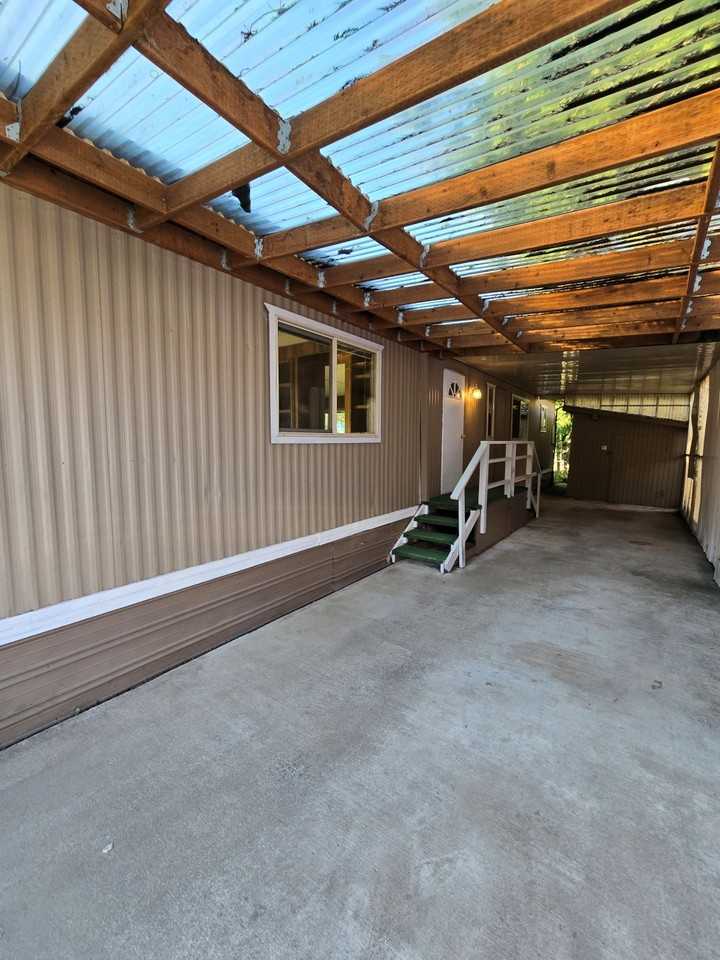 35 Lincolnshire St - Photo 2 of 42