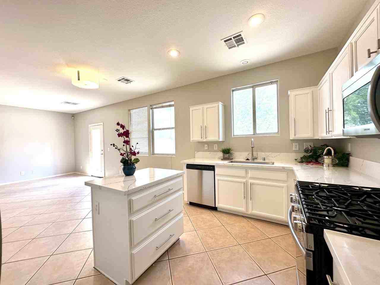 5007 Caprock Canyon Avenue - Photo 4 of 35