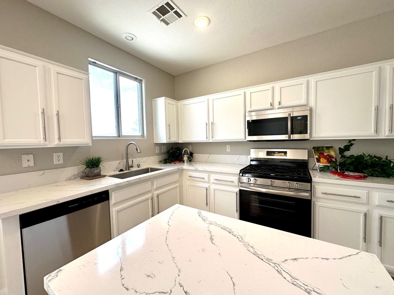 5007 Caprock Canyon Ave - Photo 6 of 35