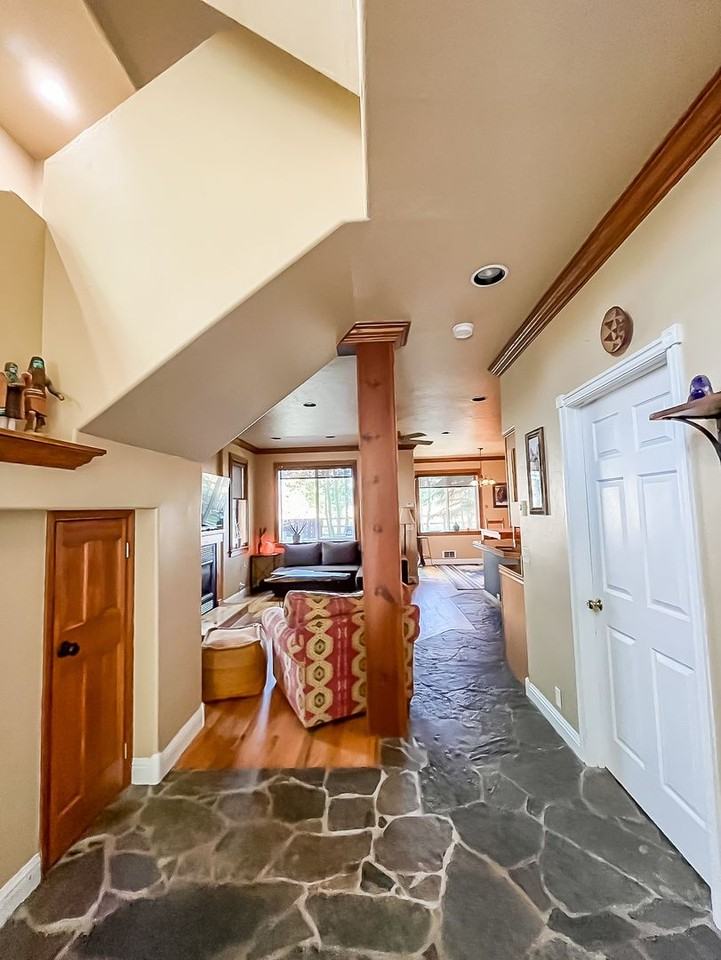 910 Powder Valley Ln