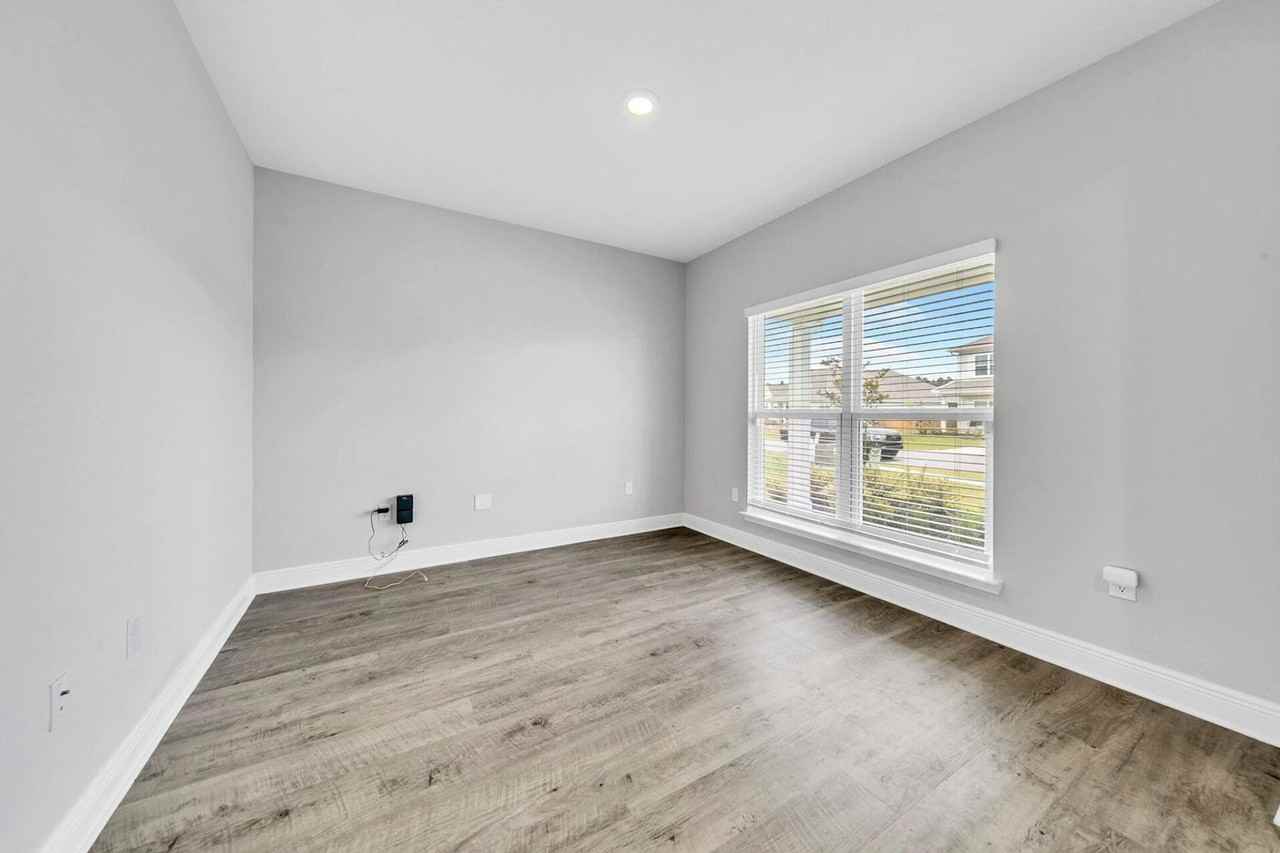 44 Oak Trees Ln W - Photo 3 of 32