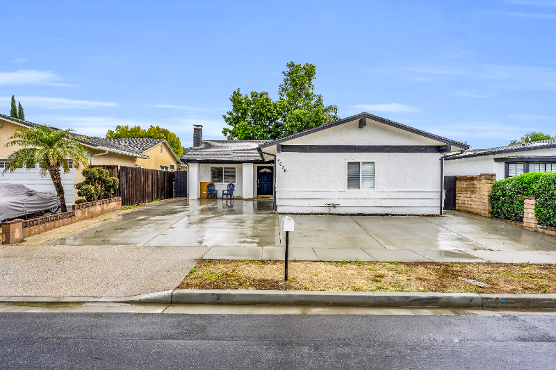 5676 East Bloomfield Street - Photo 3 of 36