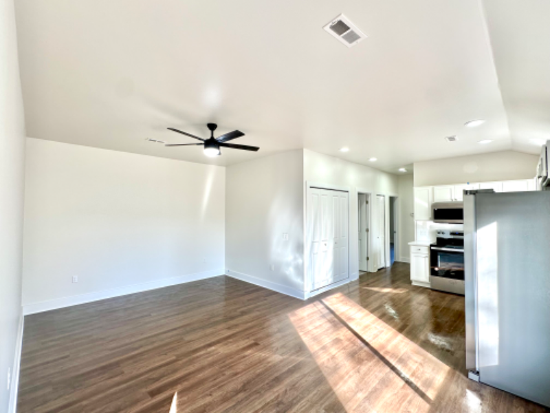 1215 Corporate Dr #102