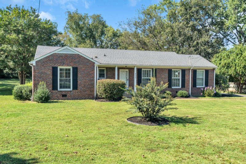 5220 Stallworth Dr - Photo 2 of 20