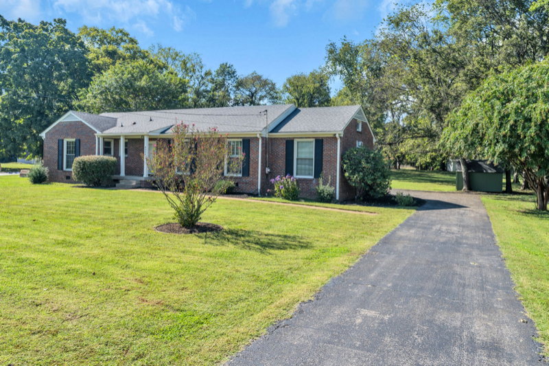 5220 Stallworth Dr - Photo 3 of 20