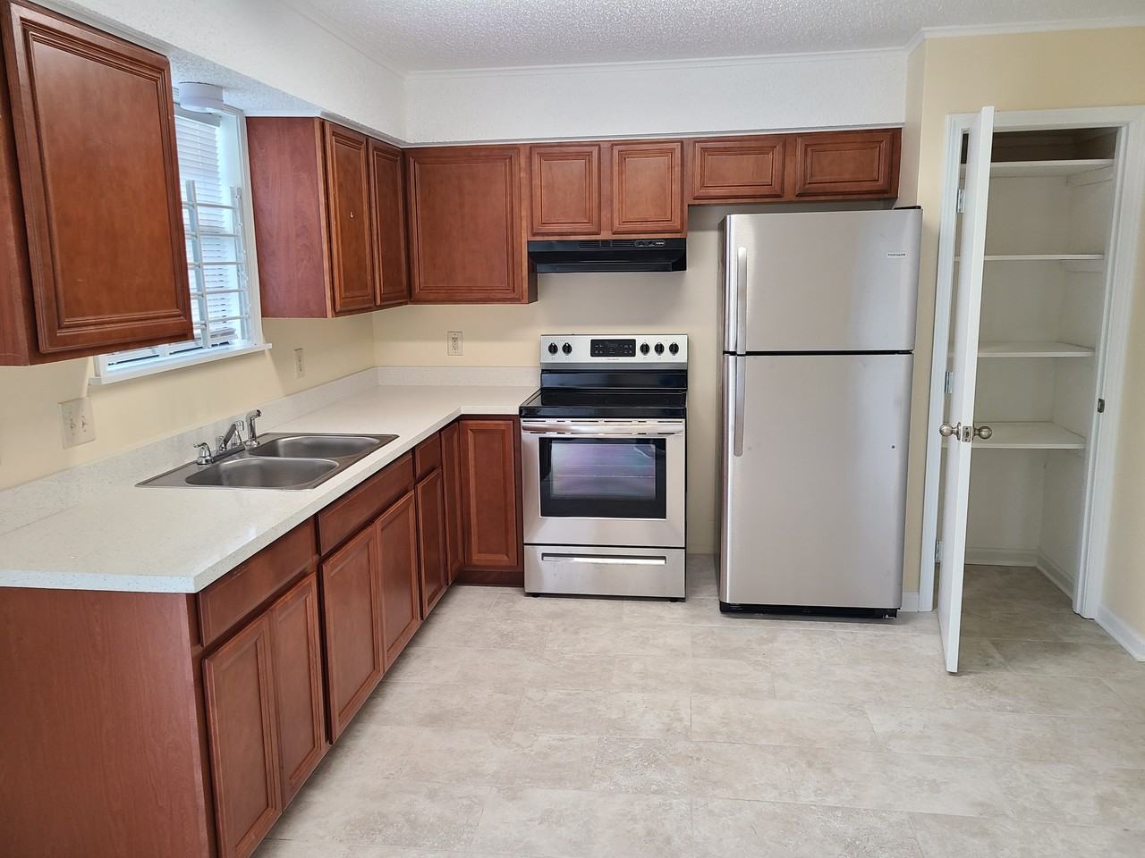 808 Revere Dr #B - Photo 5 of 12