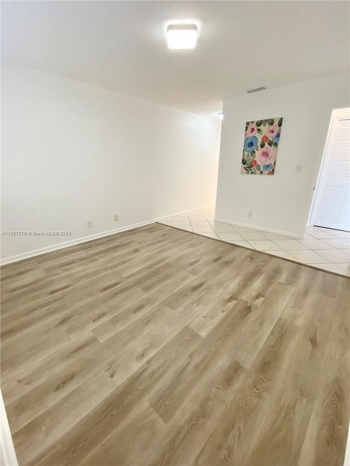 3860 Ne 21st Way - Photo 3 of 6