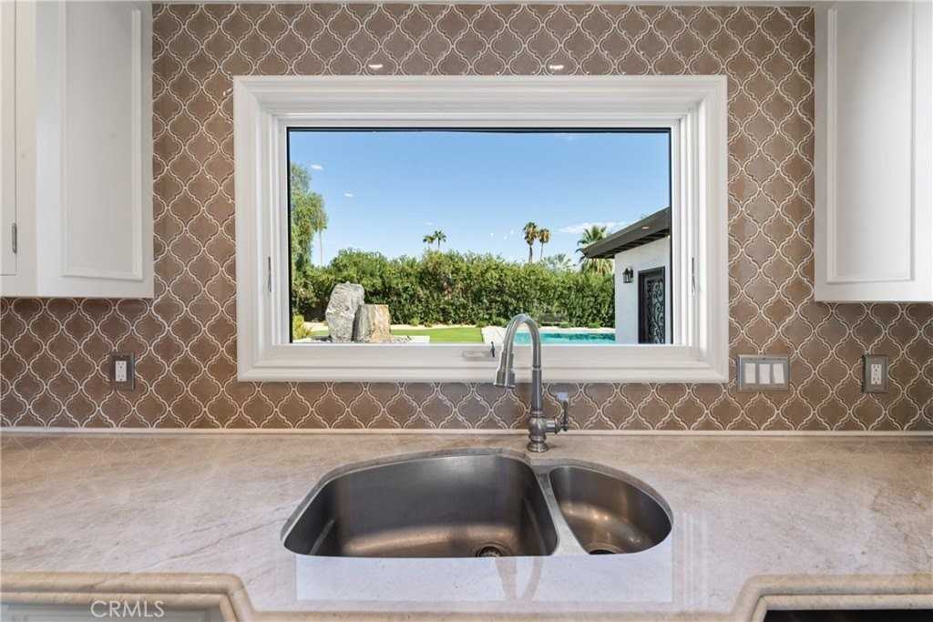 72408 Desert Dr - Photo 7 of 42