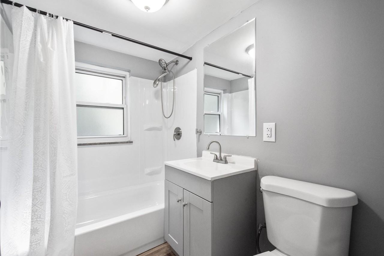 1044 Toman Ave - Photo 2 of 33
