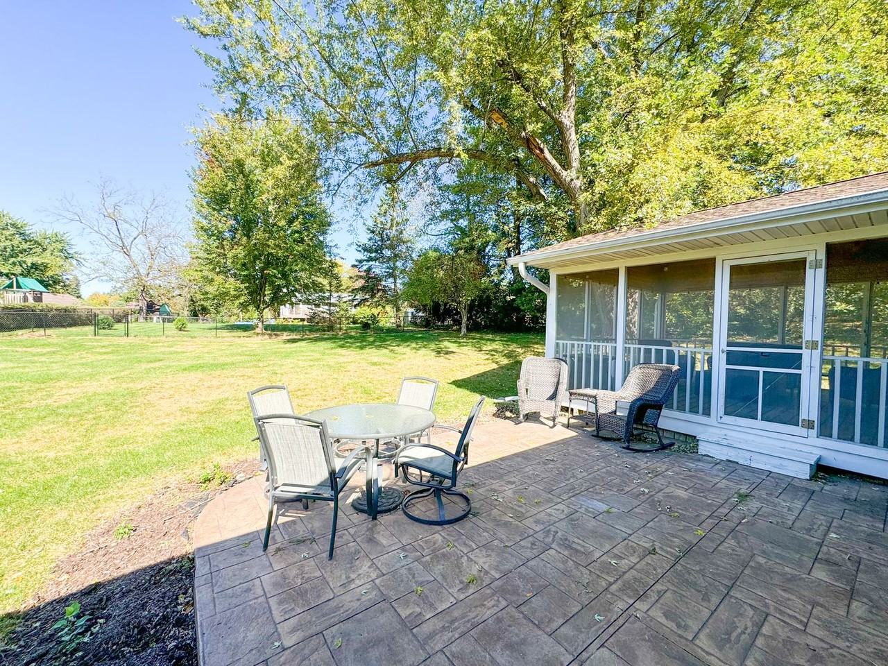 602 E View Ct - Photo 3 of 23