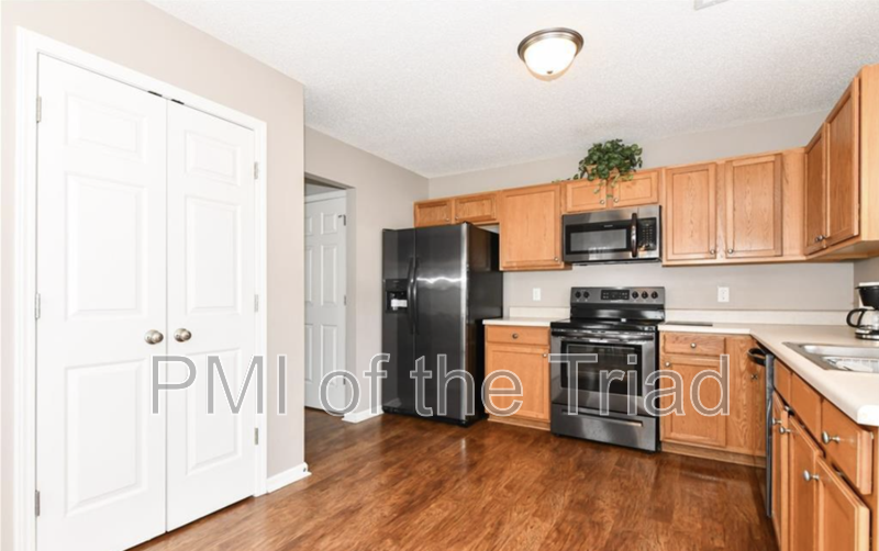 116 Breezeway Ln - Photo 5 of 13