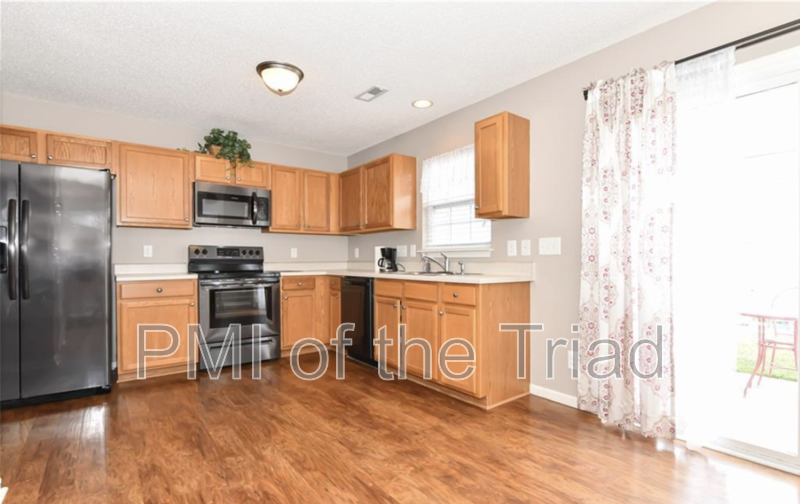 116 Breezeway Ln - Photo 6 of 13