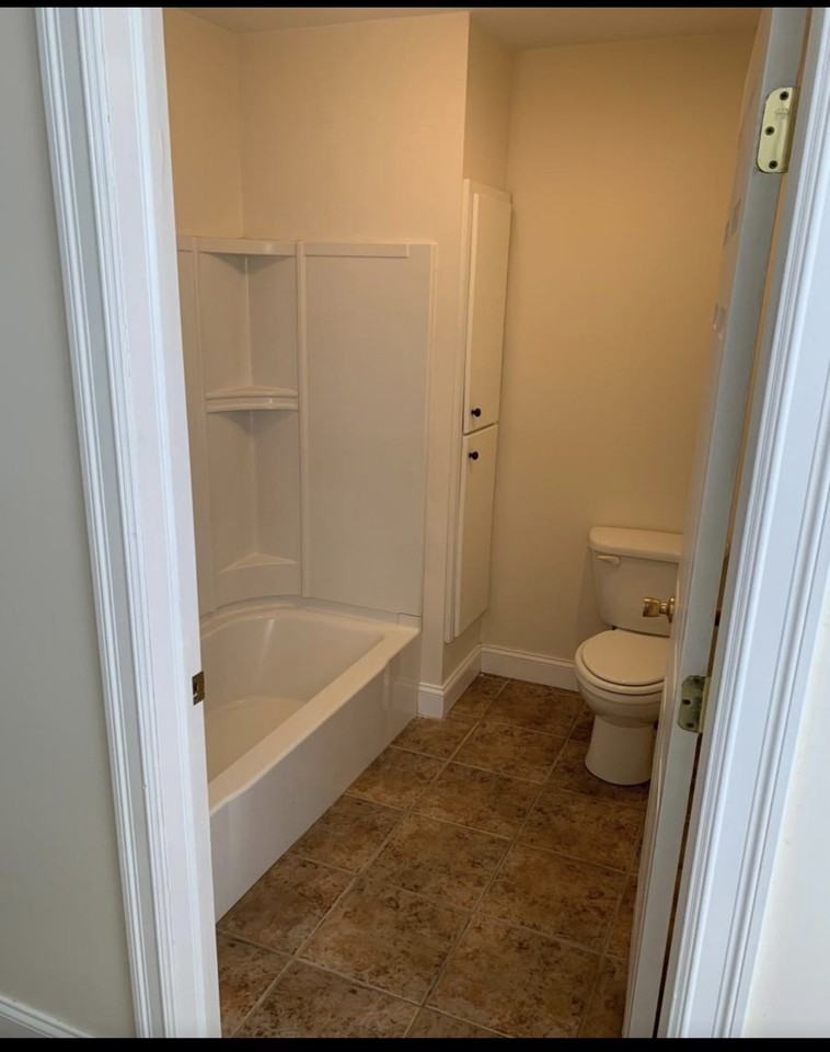 1042 State St - Photo 3 of 5