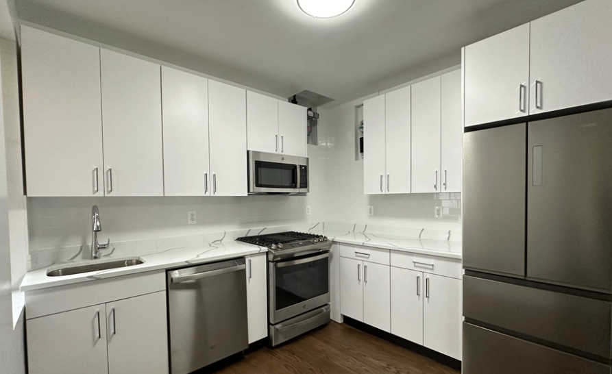 73 W 12th St #2G - Photo 4 of 8